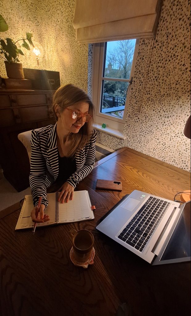 Laura Meehan working - Virtual Assistant UK Laura Meehan Virtual Assistant UK